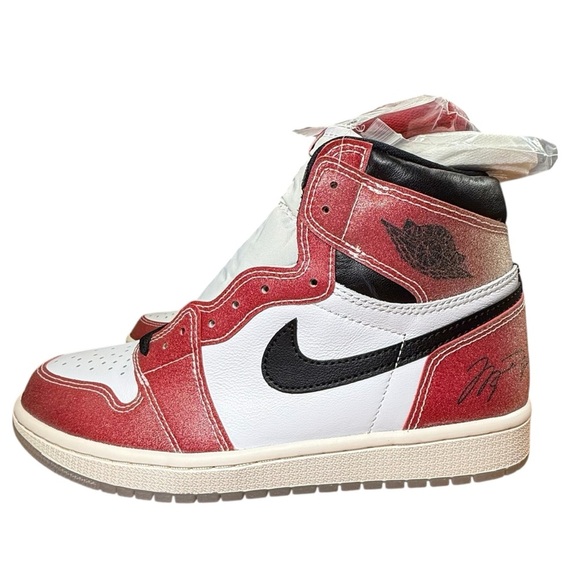 Air Jordan 1 Retro High OG SP X Trophy Room ‘Chicago’ sneakers. Size 8M. main image 11